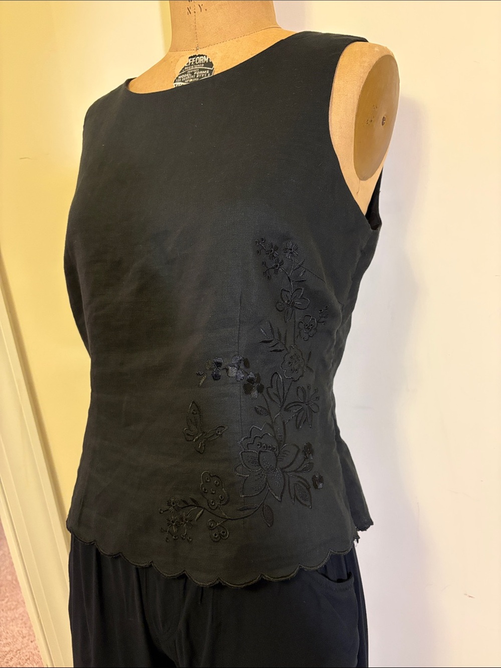 Mercer & Madison Linen Sleeveless Black Embroidered Women’s Top